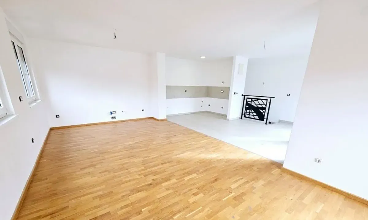 Prodaja, četvorosoban stan, 124m², Sremska Kamenica, Petrovaradin