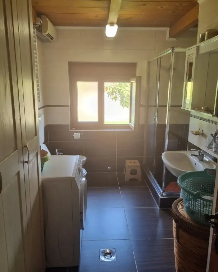 Prodaja, kuća, 195m², Tuzi, Podgorica