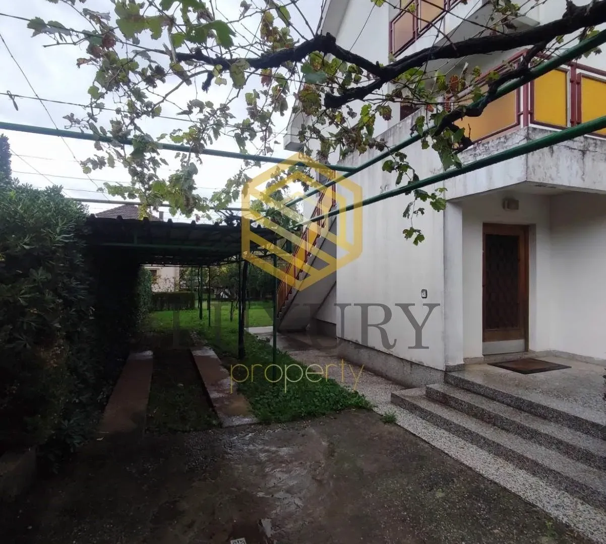 Rent, house, 200m², Zagorič, Podgorica