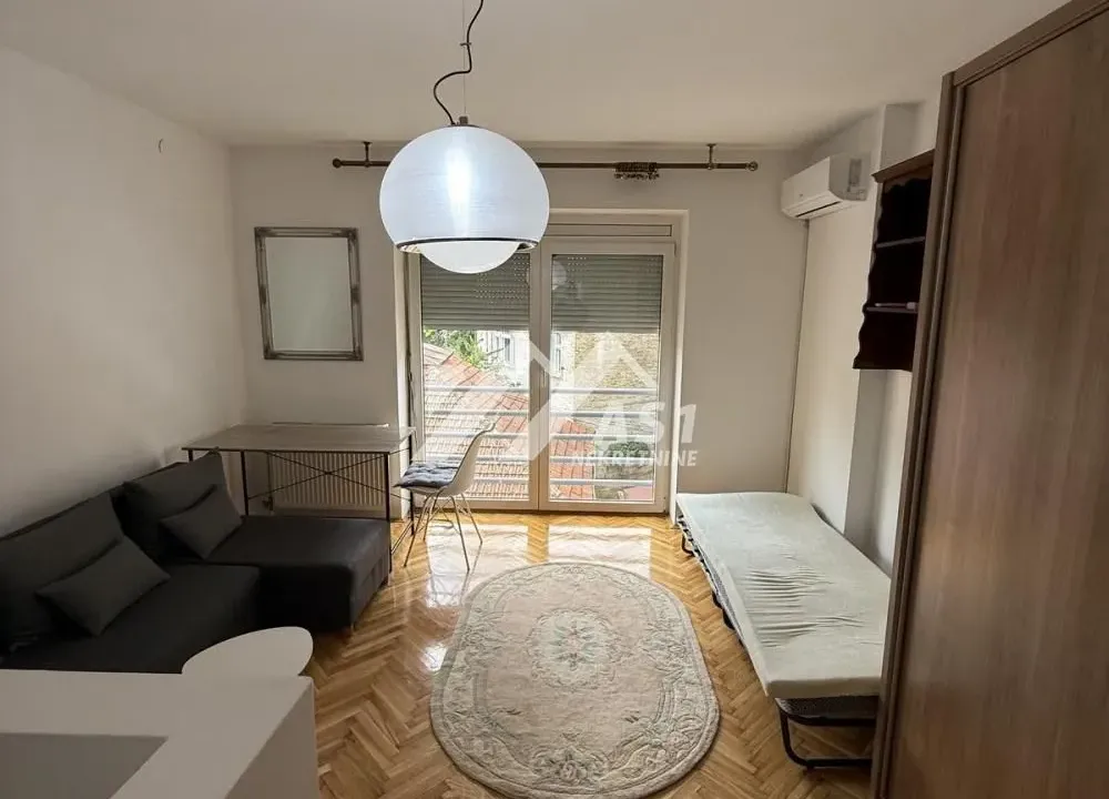 Izdavanje, stan, 25m², Centar, Novi Sad