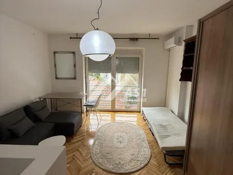 Izdavanje, stan, 25m², Centar, Novi Sad