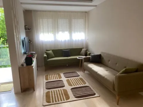 Izdavanje, jednosoban stan, 49m², Šušanj, Bar - image 1