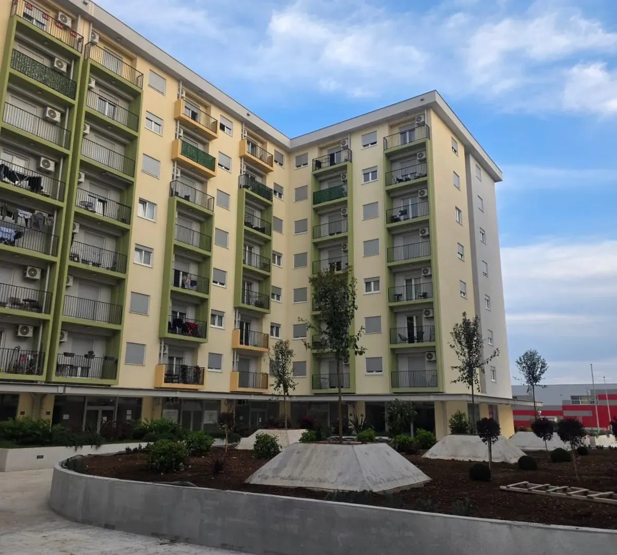 Izdavanje, jednosoban stan, 47m², Pobrežje, Podgorica