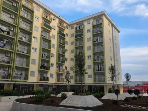 Izdavanje, jednosoban stan, 47m², Pobrežje, Podgorica - image 1