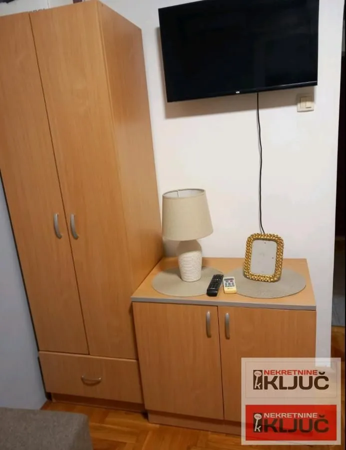 Izdavanje, garsonjera, 25m², Podbara, Novi Sad Sve Podlokacije
