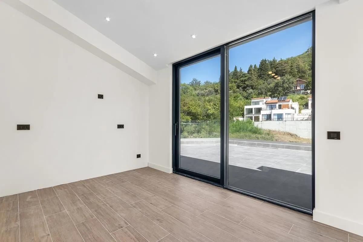 Prodaja, dvosoban stan, 151m², Tivat, Crna Gora