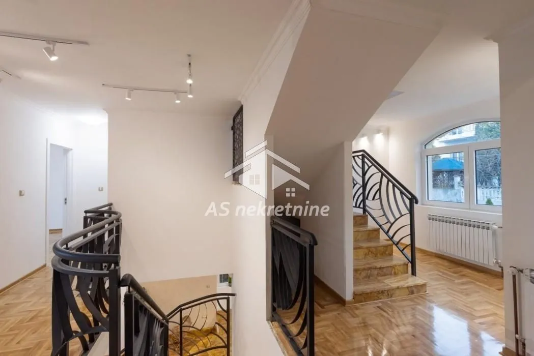 Izdavanje, kuća, 417m², Jajinci, Voždovac Sve Podlokacije