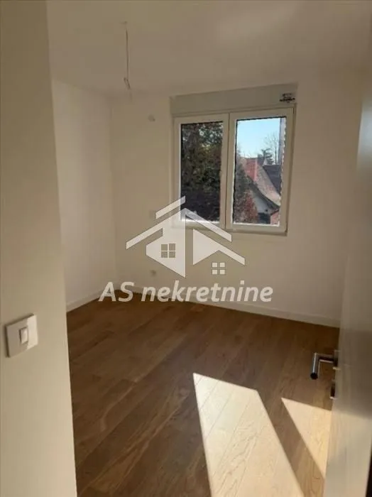 Prodaja, trosoban stan, 71m², Zemun Cara Dušana, Zemun Sve Podlokacije