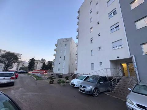 Izdavanje, četvorosoban stan, 45m², Maslinjak, Budva - image 10