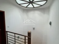 Izdavanje, kuća, 303m², Košutnjak, Beograd - image 11