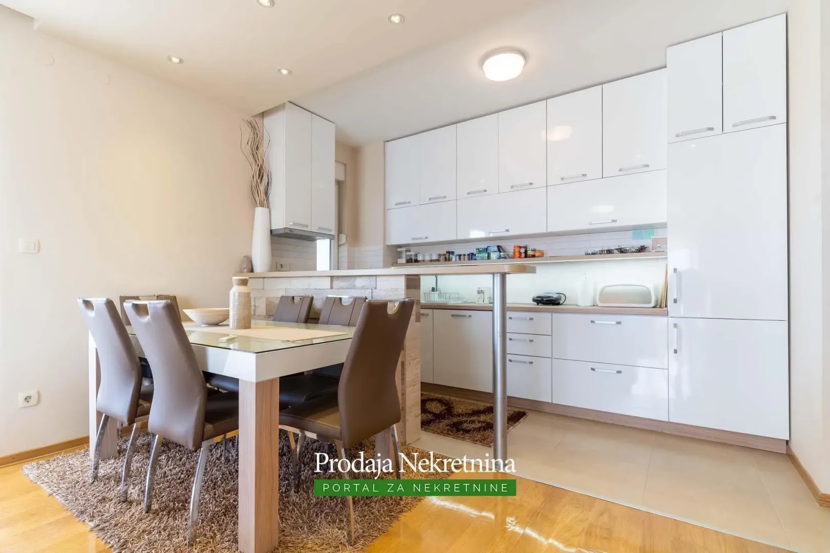 Rent, two bedroom apartment, 130m², Centar, Bar