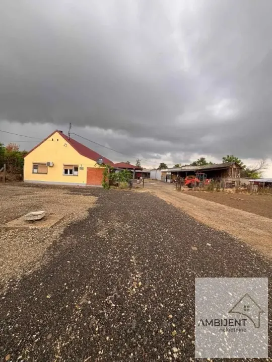 Sale, land lot, 13000m², Sremska Mitrovica, Srbija