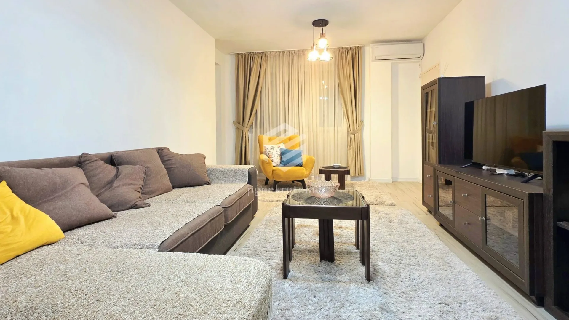 Izdavanje, dvosoban stan, 100m², Preko Morače, Podgorica