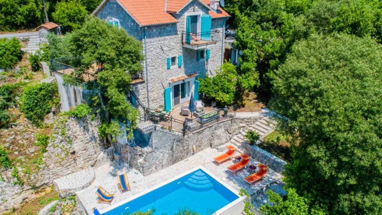 Sale, house, 200m², Đuraševići, Tivat