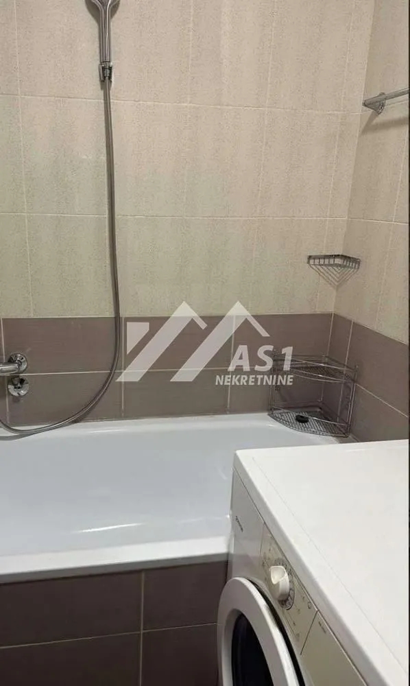 Izdavanje, dvosoban stan, 48m², Bulevar Oslobodjenja, Novi Sad Sve Podlokacije