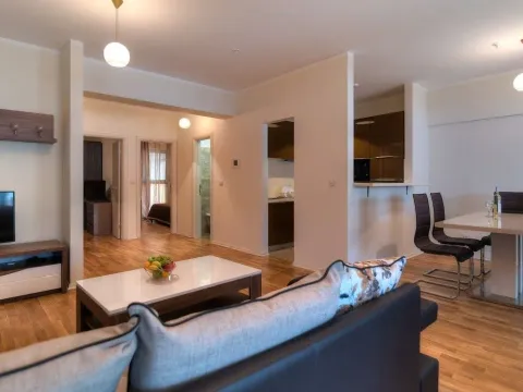 Prodaja, dvosoban stan, 82m², Budva, Crna Gora - image 1