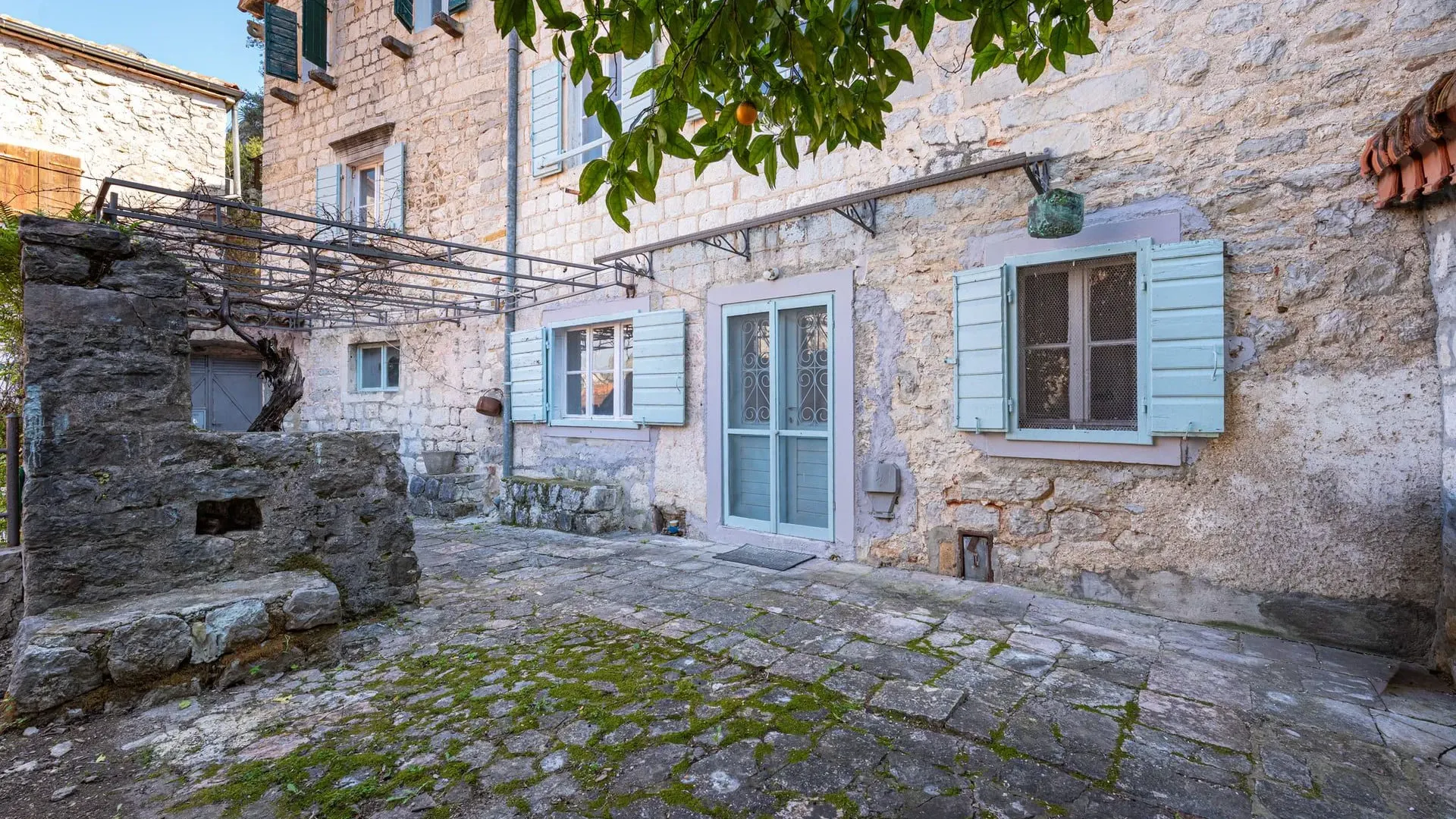 Prodaja, dvosoban stan, 74m², Stari Grad Kotor, Kotor