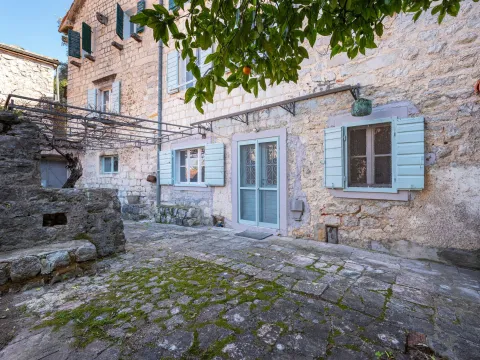 Prodaja, dvosoban stan, 74m², Stari Grad Kotor, Kotor - image 14