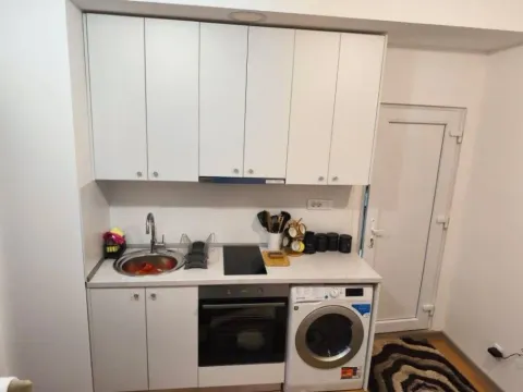 Izdavanje, jednosoban stan, 25m², Blok 9, Podgorica - image 1