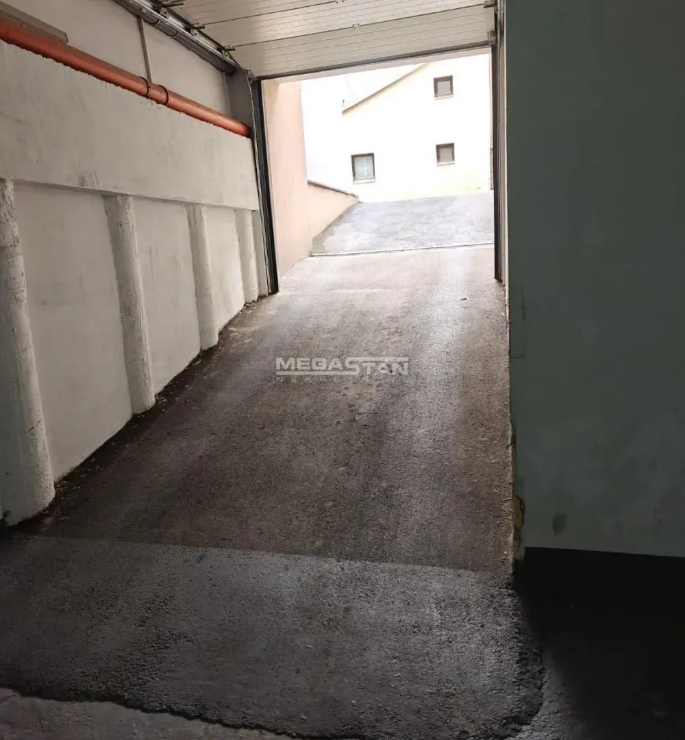 Rent, parking/garage, 13m², Palilula Sve Podlokacije, Beograd