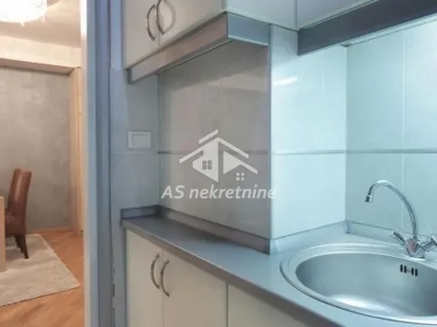 Izdavanje, trosoban stan, 89m², Stari Grad, Beograd - image 11