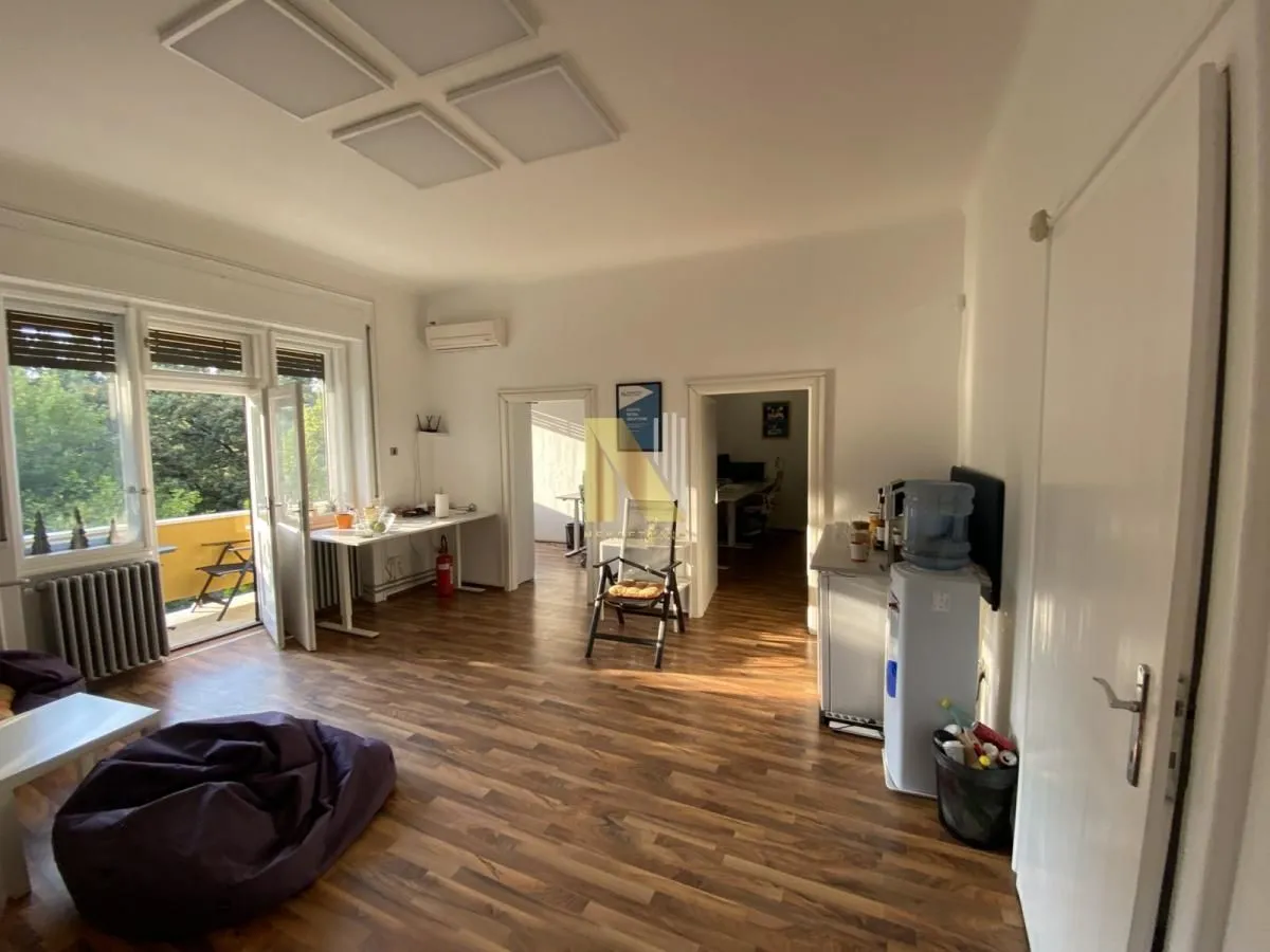 Prodaja, četvorosoban stan, 131m², Centar, Novi Sad