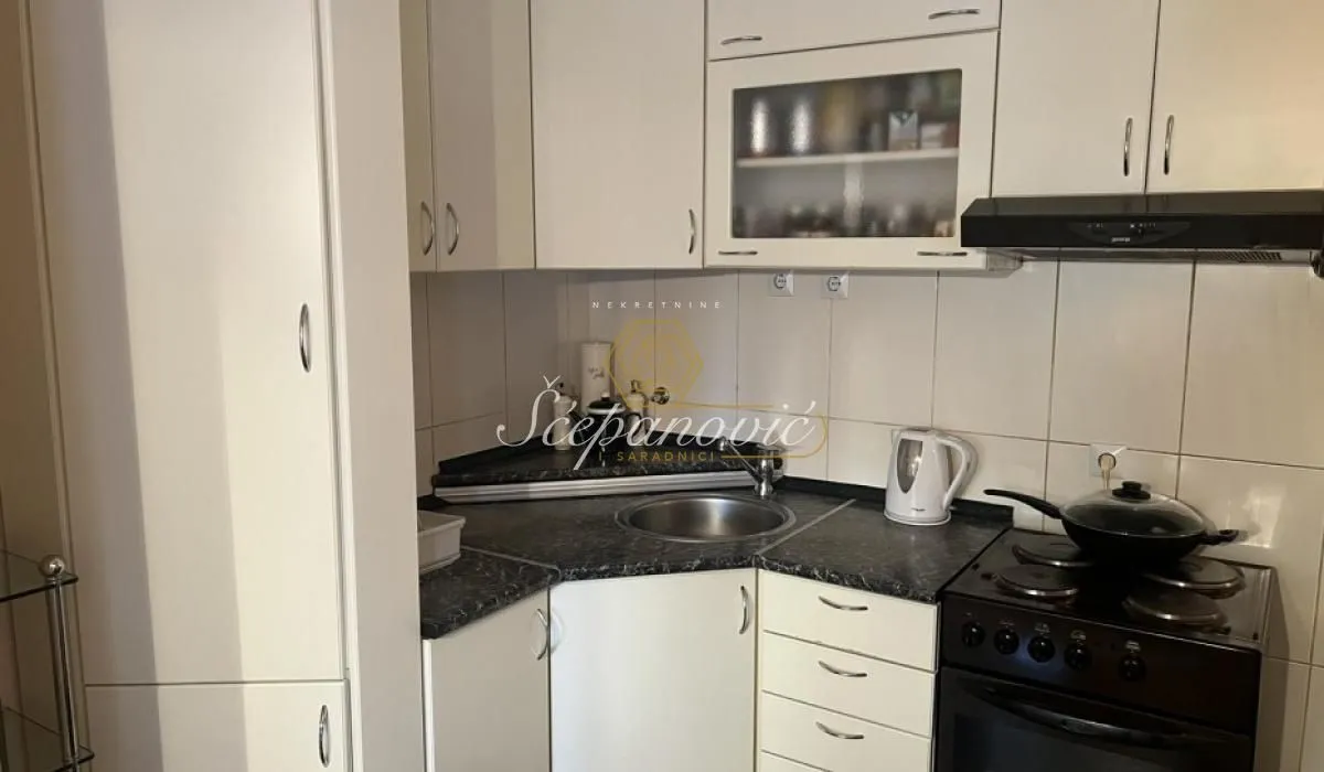 Prodaja, trosoban stan, 85m², Bulevar Oslobodjenja, Novi Sad Sve Podlokacije