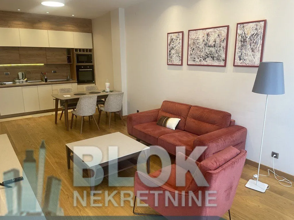 Izdavanje, dvosoban stan, 75m², Podgorica, Crna Gora