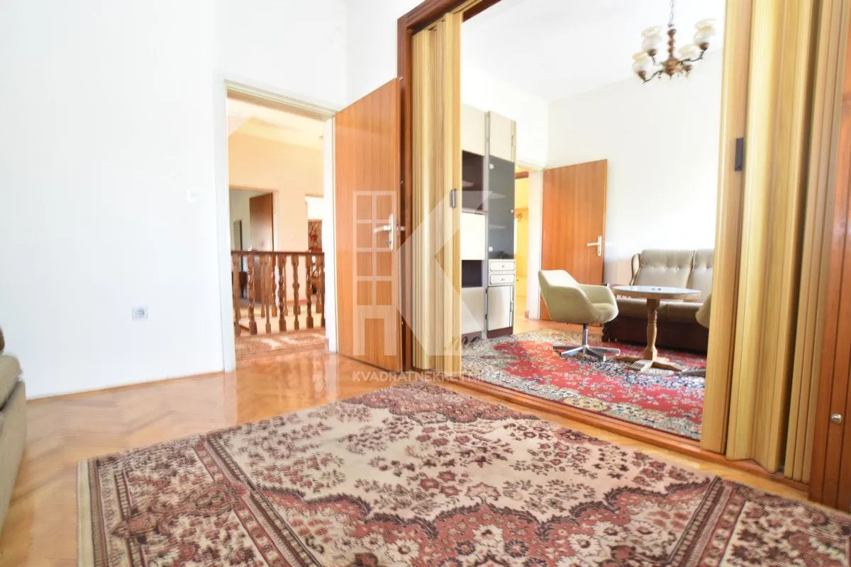 Sale, house, 240m², Dahna, Podgorica