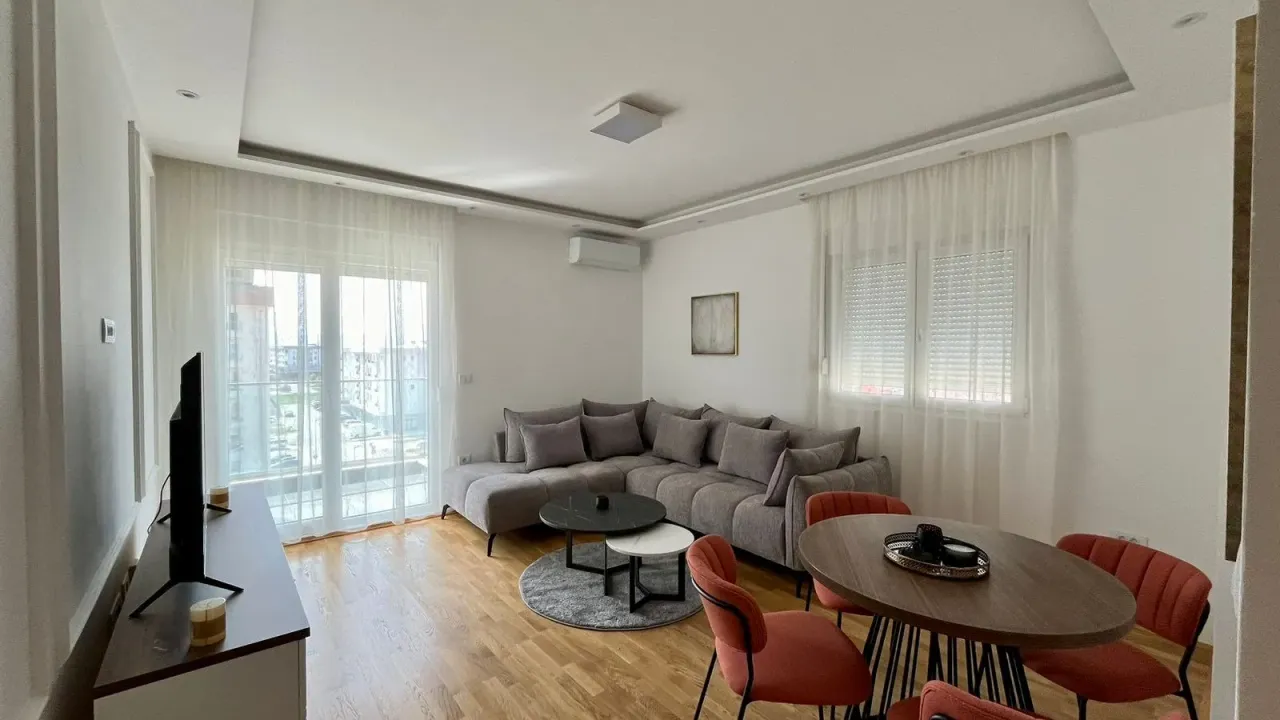 Izdavanje, dvosoban stan, 58m², Stari Aerodrom, Podgorica