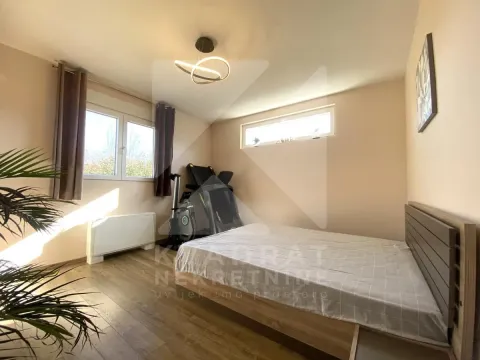 Izdavanje, kuća, 146m², Tološi, Podgorica - image 9