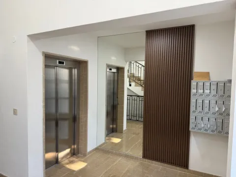 Izdavanje, jednosoban stan, 42m², Centar, Budva - image 7