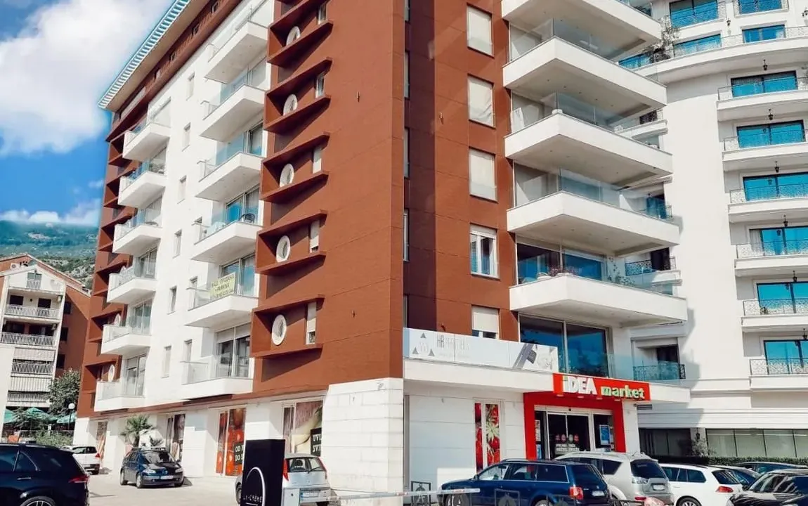 Izdavanje, jednosoban stan, 61m², Budva, Crna Gora