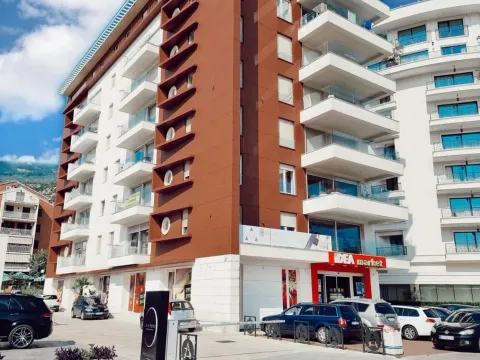 Izdavanje, jednosoban stan, 61m², Budva, Crna Gora