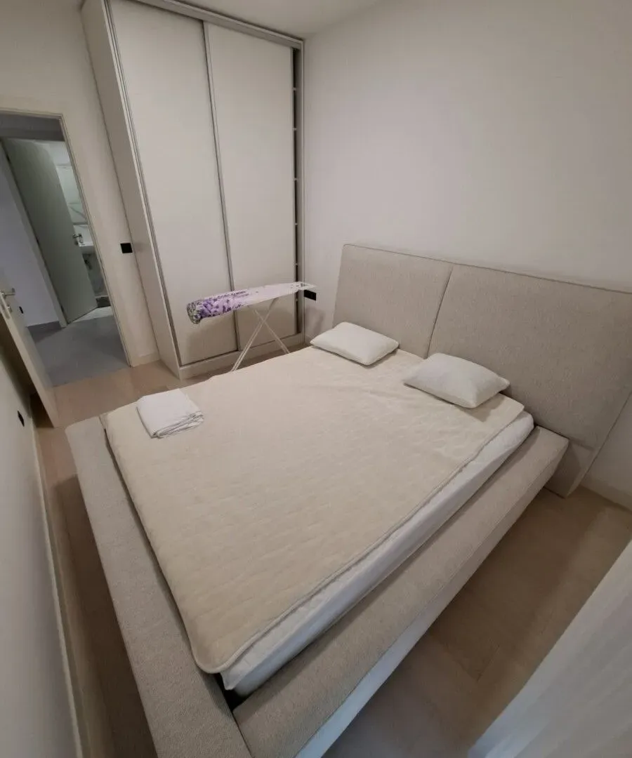Rent, one bedroom apartment, 53m², Krivi Most, Podgorica