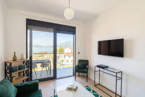 Prodaja, trosoban stan, 50m², Tivat, Crna Gora - image 4