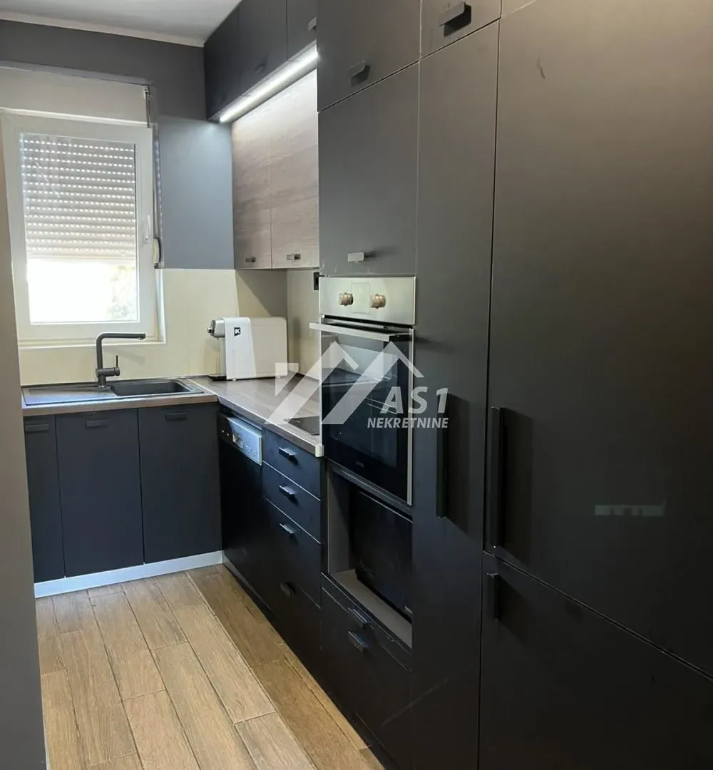 Prodaja, četvorosoban stan, 73m², Karagača, Petrovaradin