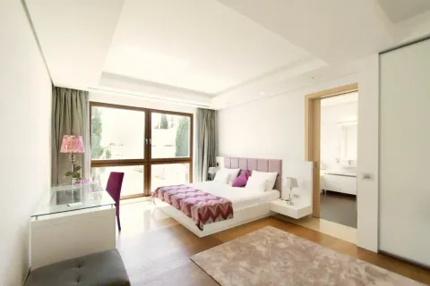 Rent, two bedroom apartment, 162m², Budva, Crna Gora - image 5