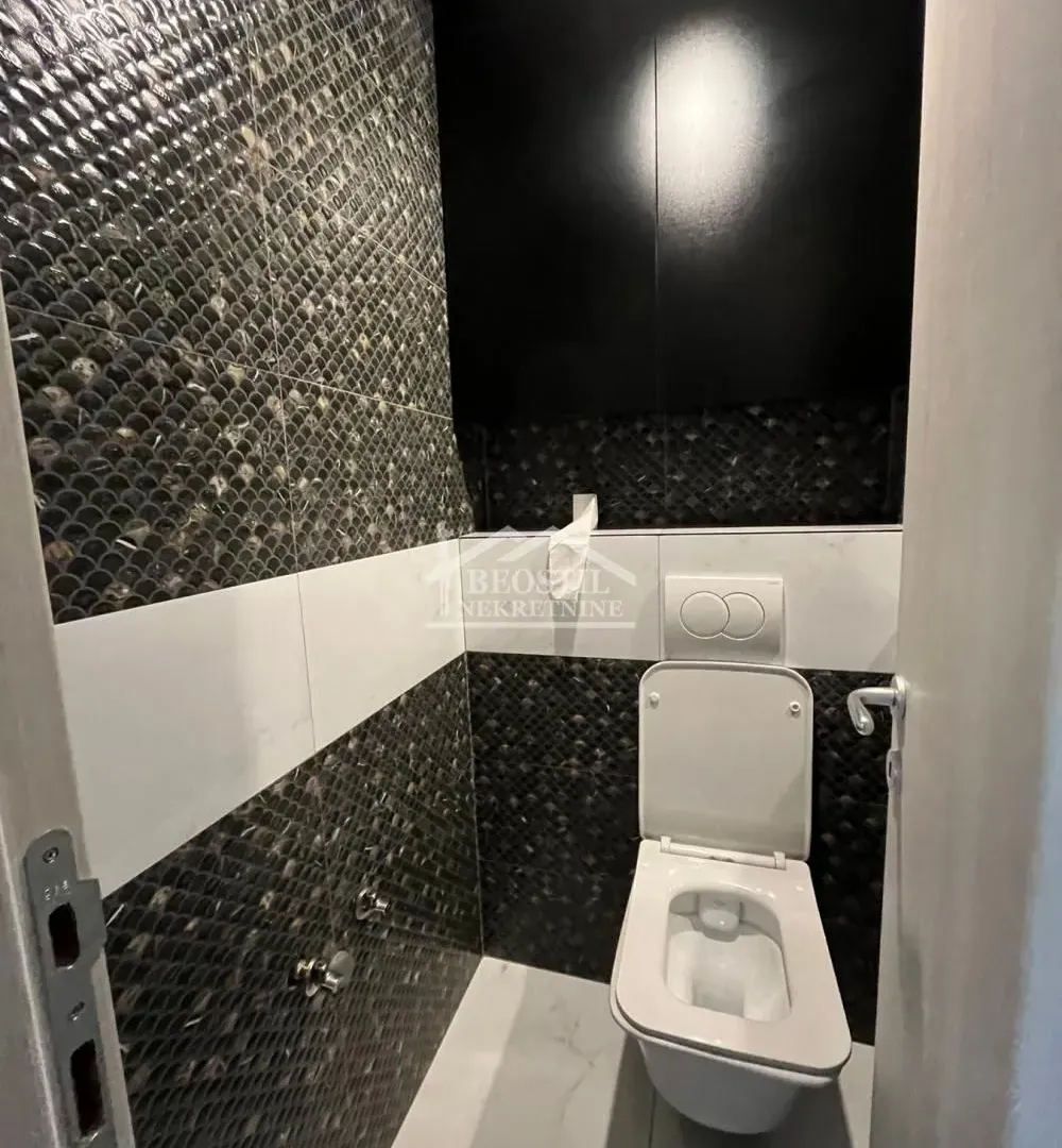 Prodaja, četvorosoban stan, 130m², Centar, Smederevo