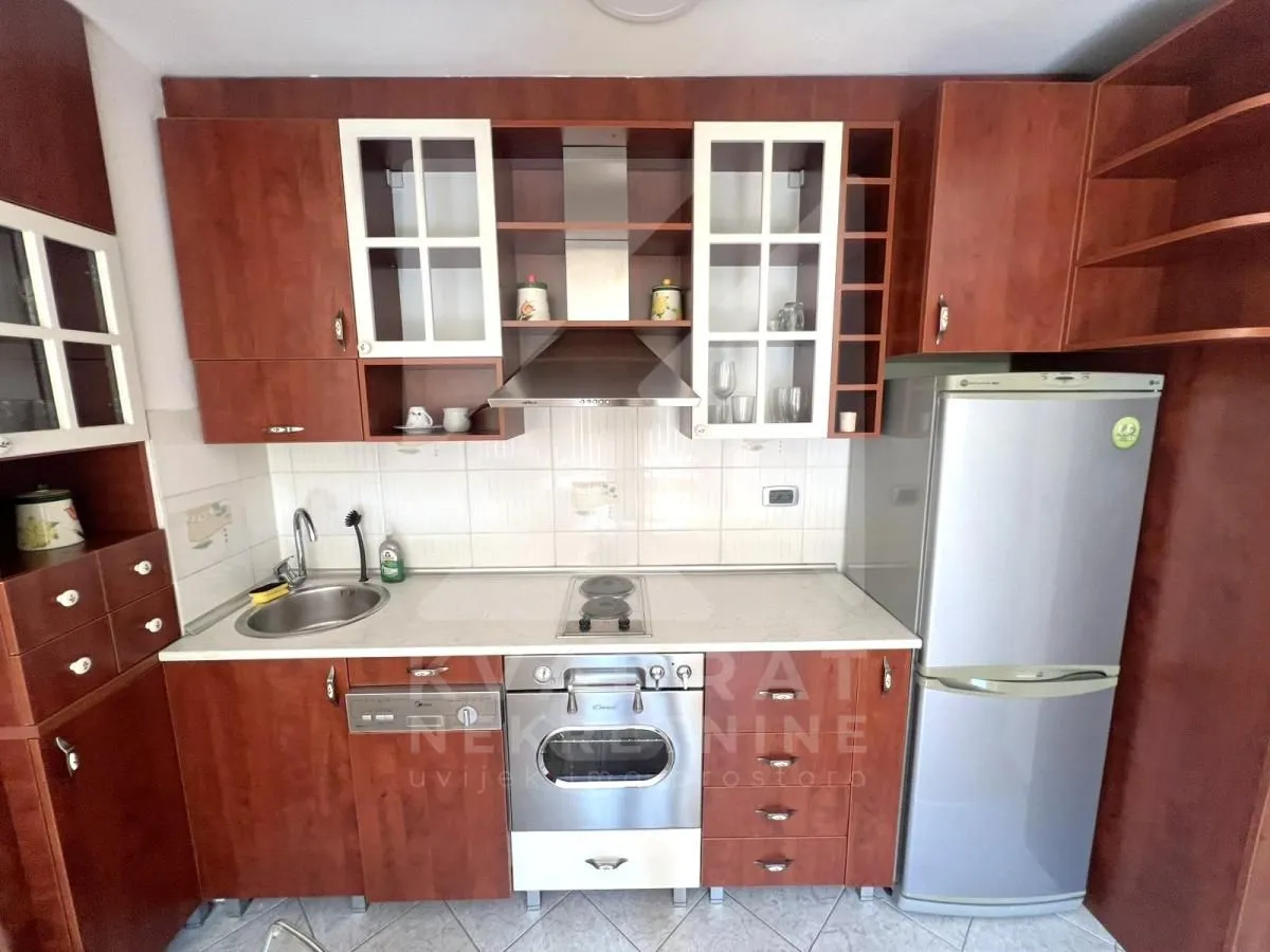 Izdavanje, jednosoban stan, 35m², Vezirov Most, Podgorica