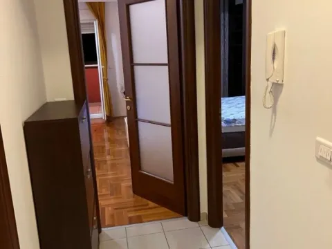 Izdavanje, jednosoban stan, 55m², City Kvart, Podgorica - image 10