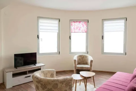 Rent, one bedroom apartment, 48m², Bečići, Budva - image 4