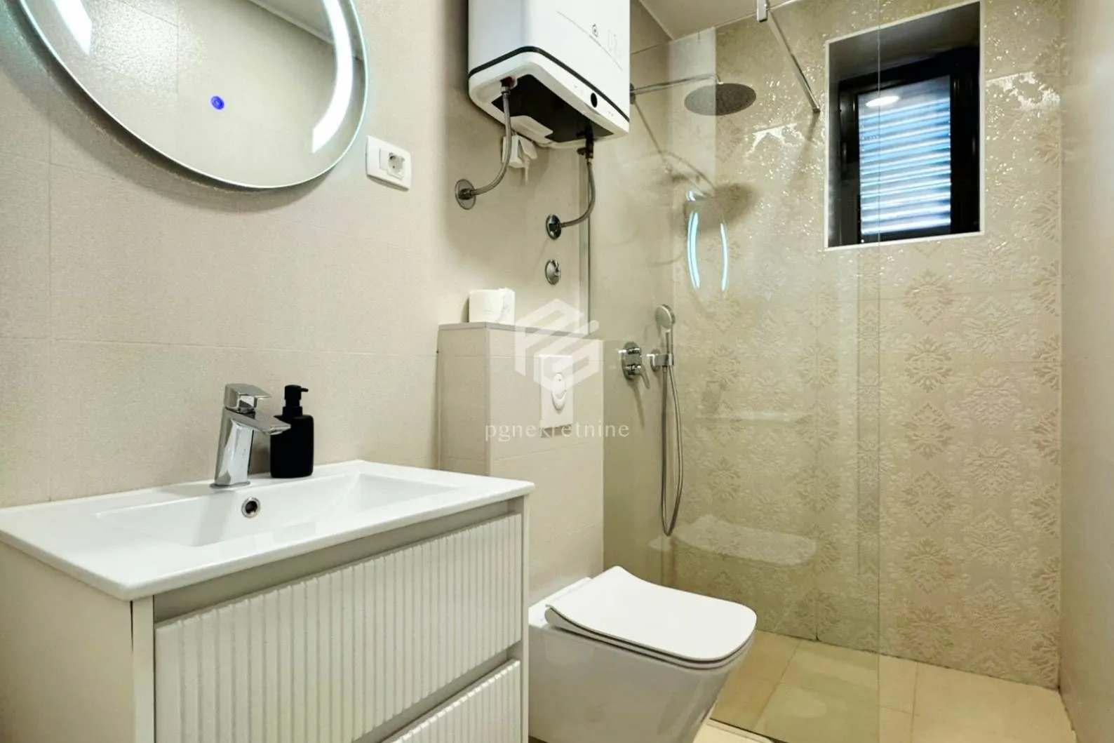 Izdavanje, kuća, 65m², Momišići, Podgorica