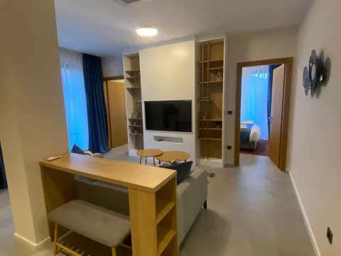 Izdavanje, trosoban stan, 85m², Kavač, Kotor - image 3