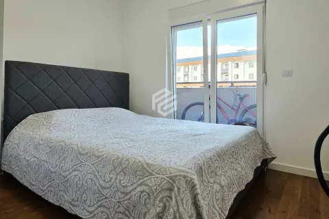 Bedroom with a double bed and access to the terrace. - image 7
