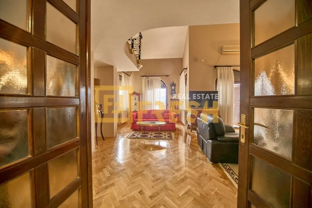 Izdavanje, kuća, 280m², Gorica C, Podgorica