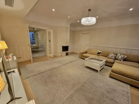 Izdavanje, trosoban stan, 120m², Stari grad, Novi Sad - image 7