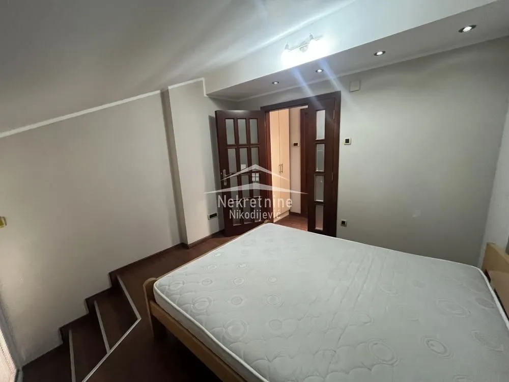 Furnished bedroom with a double bed in the attic.
