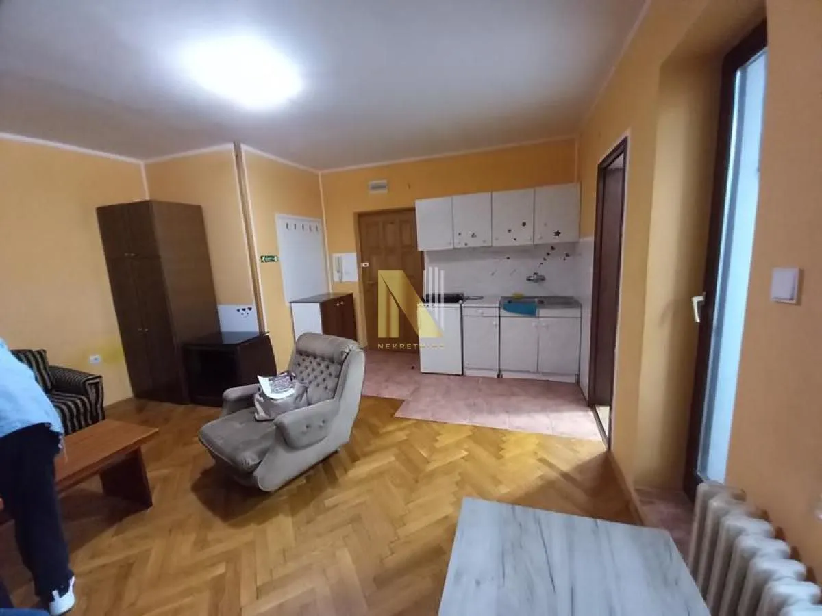 Prodaja, garsonjera, 24m², Bulevar Oslobodjenja, Novi Sad Sve Podlokacije