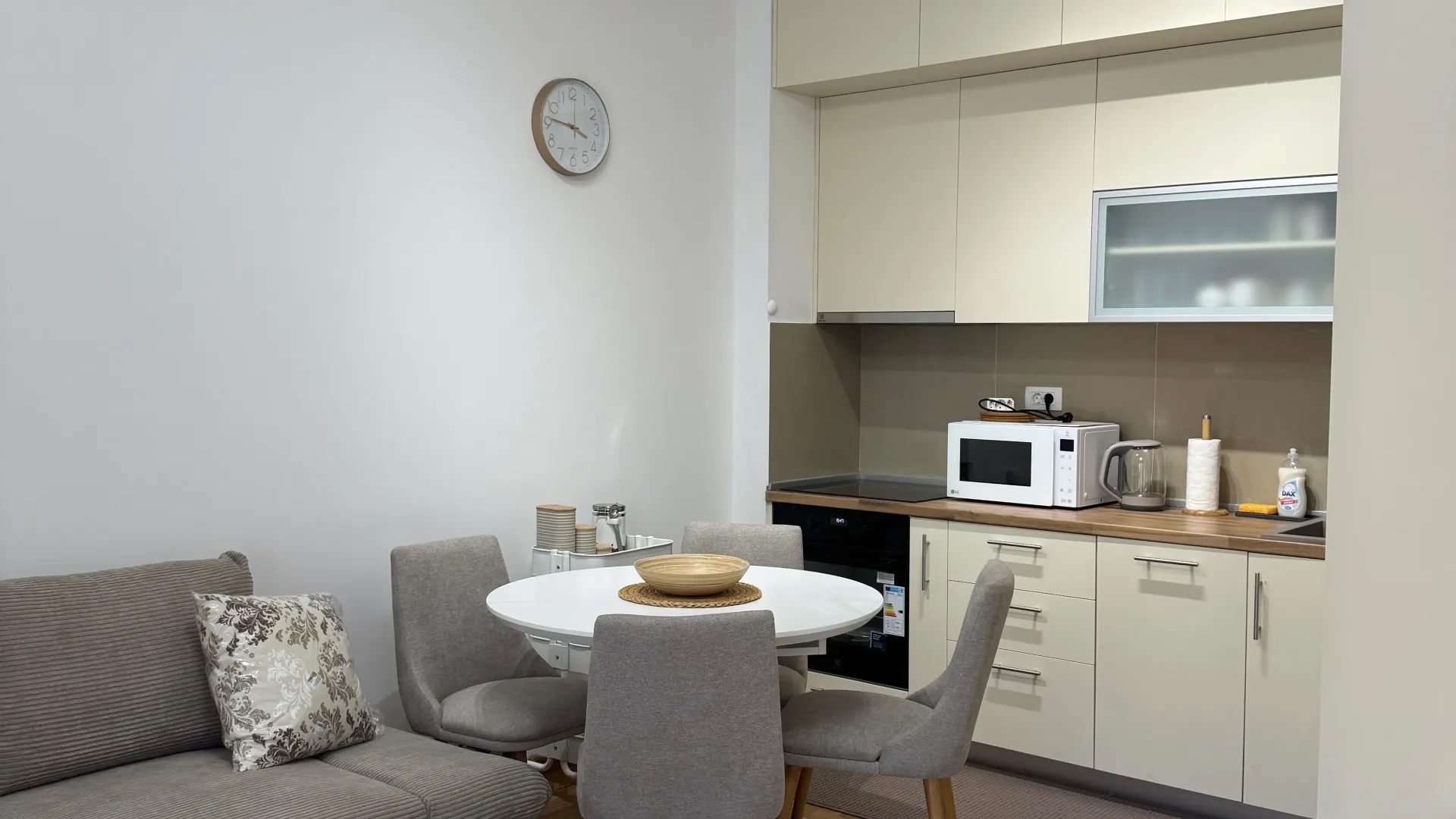 Rent, one bedroom apartment, 44m², Bečići, Budva